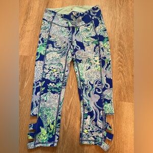 Lilly Pulitzer luxletic cropped leggings printed size medium with leg cut outs